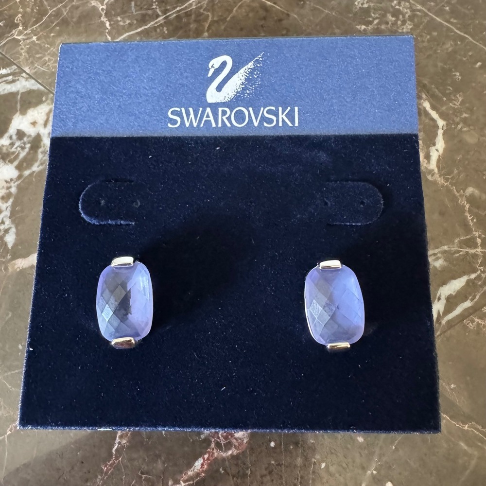 Swarovski Lavender Purple Crystal Stud Earrings 14KT Gold Post 1509784 Faceted